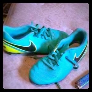 Kids cleats
